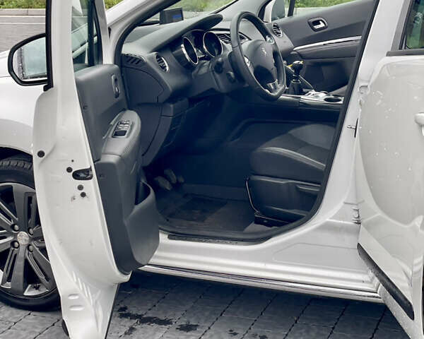 Белый Пежо 3008, объемом двигателя 1.6 л и пробегом 176 тыс. км за 11300 $, фото 10 на Automoto.ua