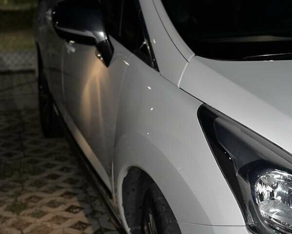 Білий Пежо 3008, об'ємом двигуна 1.56 л та пробігом 175 тис. км за 13500 $, фото 12 на Automoto.ua