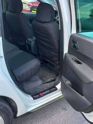 Белый Пежо 3008, объемом двигателя 2 л и пробегом 210 тыс. км за 11000 $, фото 2 на Automoto.ua