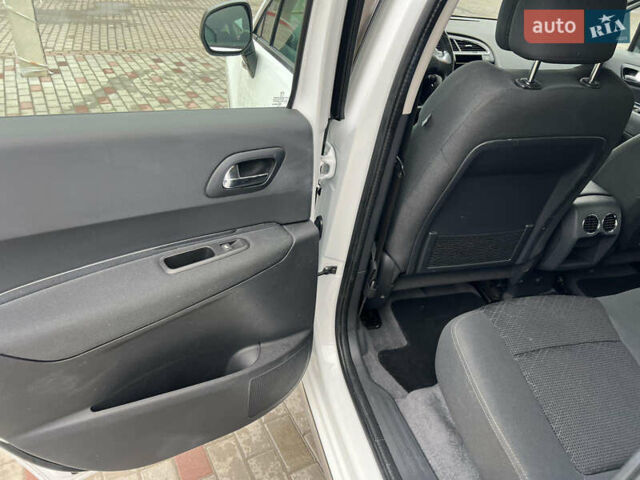 Белый Пежо 3008, объемом двигателя 1.56 л и пробегом 164 тыс. км за 9700 $, фото 19 на Automoto.ua