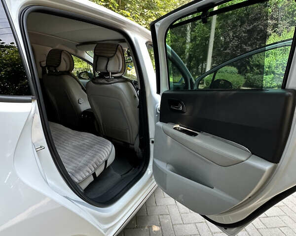 Білий Пежо 3008, об'ємом двигуна 2 л та пробігом 283 тис. км за 13200 $, фото 16 на Automoto.ua