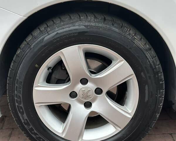 Белый Пежо 3008, объемом двигателя 1.6 л и пробегом 185 тыс. км за 12350 $, фото 17 на Automoto.ua