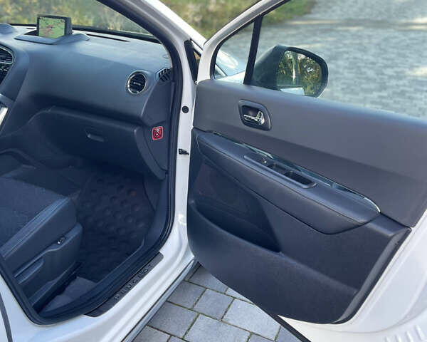 Белый Пежо 3008, объемом двигателя 1.6 л и пробегом 238 тыс. км за 12500 $, фото 45 на Automoto.ua