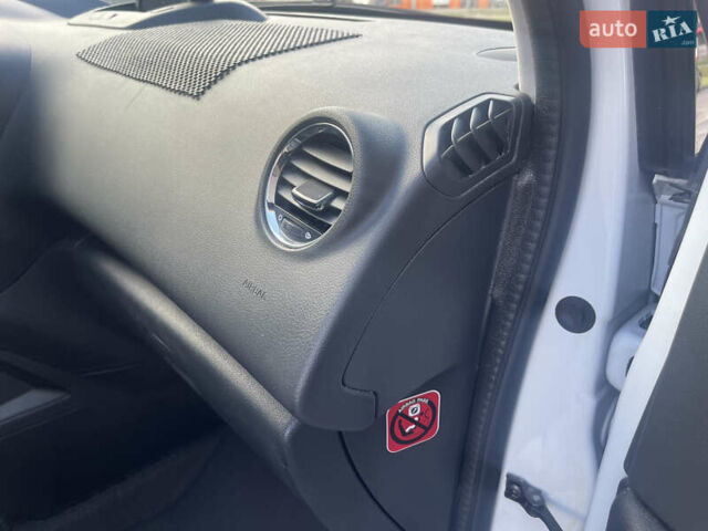 Белый Пежо 3008, объемом двигателя 2 л и пробегом 141 тыс. км за 13600 $, фото 37 на Automoto.ua