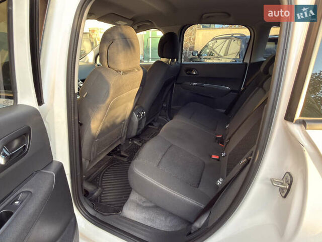 Пежо 3008 2015 у Івано-Франківську на Automoto.ua Білий Пежо 3008, об'ємом двигуна 1.6 л та пробігом 64 тис. км за 13900 $, фото 43 на Automoto.ua