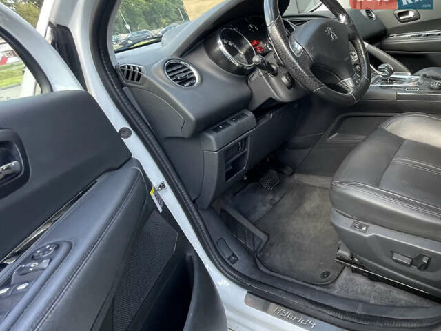 Белый Пежо 3008, объемом двигателя 2 л и пробегом 141 тыс. км за 13600 $, фото 21 на Automoto.ua