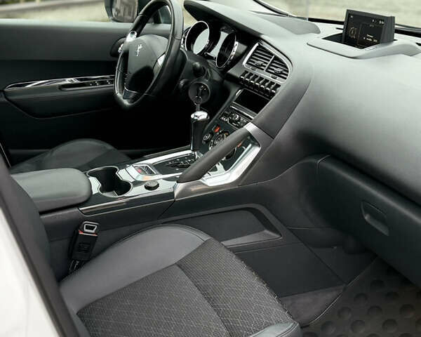 Белый Пежо 3008, объемом двигателя 1.6 л и пробегом 238 тыс. км за 12399 $, фото 62 на Automoto.ua