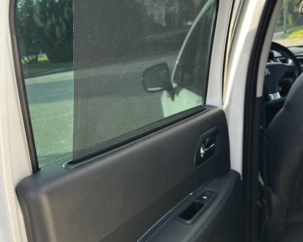 Белый Пежо 3008, объемом двигателя 2 л и пробегом 224 тыс. км за 14000 $, фото 11 на Automoto.ua