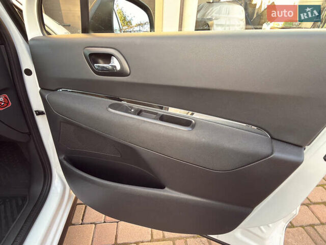 Пежо 3008 2015 у Івано-Франківську на Automoto.ua Білий Пежо 3008, об'ємом двигуна 1.6 л та пробігом 64 тис. км за 13900 $, фото 52 на Automoto.ua