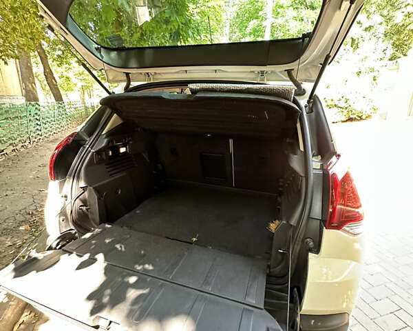 Білий Пежо 3008, об'ємом двигуна 2 л та пробігом 283 тис. км за 13200 $, фото 23 на Automoto.ua