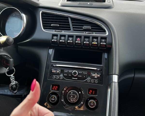 Белый Пежо 3008, объемом двигателя 2 л и пробегом 224 тыс. км за 14000 $, фото 15 на Automoto.ua