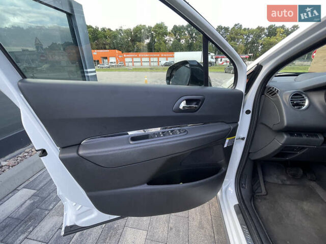 Белый Пежо 3008, объемом двигателя 2 л и пробегом 141 тыс. км за 13600 $, фото 22 на Automoto.ua