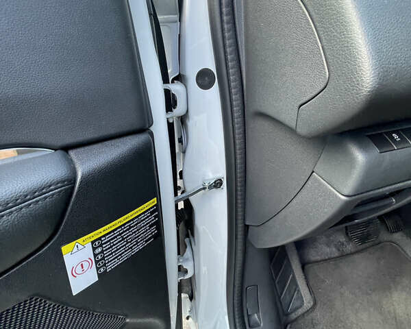 Белый Пежо 3008, объемом двигателя 2 л и пробегом 141 тыс. км за 13600 $, фото 23 на Automoto.ua