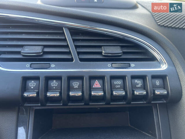 Белый Пежо 3008, объемом двигателя 2 л и пробегом 141 тыс. км за 13600 $, фото 57 на Automoto.ua