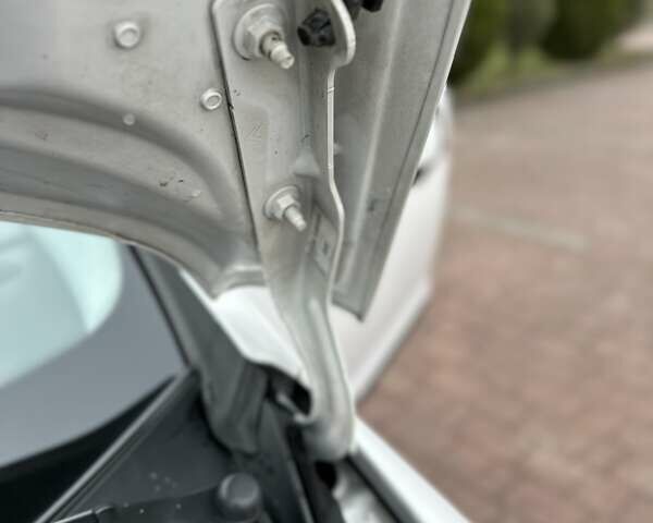 Белый Пежо 3008, объемом двигателя 1.6 л и пробегом 185 тыс. км за 12350 $, фото 85 на Automoto.ua