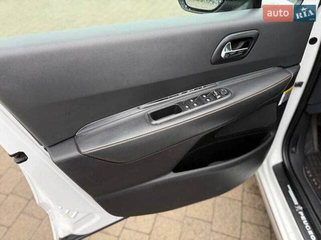 Белый Пежо 3008, объемом двигателя 1.6 л и пробегом 196 тыс. км за 13350 $, фото 61 на Automoto.ua