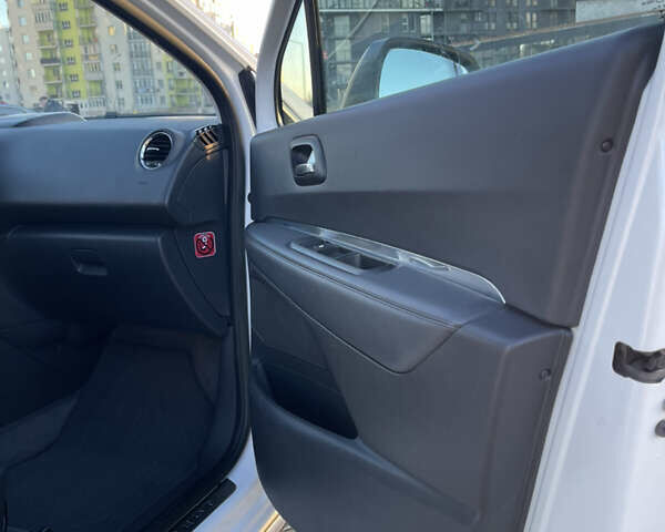 Белый Пежо 3008, объемом двигателя 1.6 л и пробегом 144 тыс. км за 11499 $, фото 24 на Automoto.ua