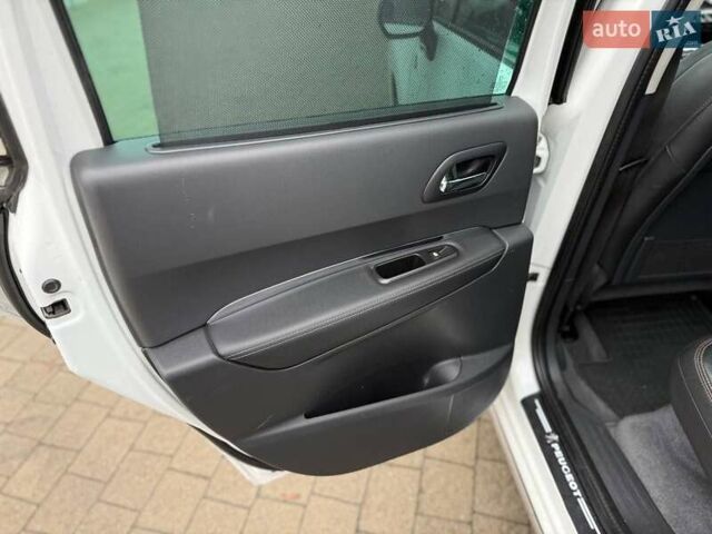 Белый Пежо 3008, объемом двигателя 1.6 л и пробегом 196 тыс. км за 13350 $, фото 45 на Automoto.ua