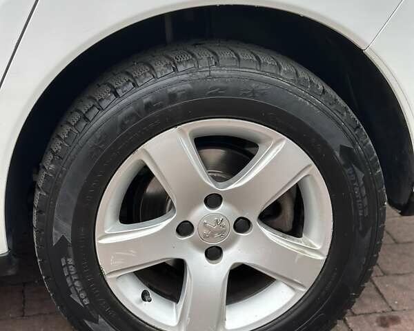 Белый Пежо 3008, объемом двигателя 1.6 л и пробегом 185 тыс. км за 12350 $, фото 18 на Automoto.ua