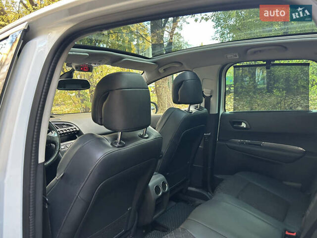 Белый Пежо 3008, объемом двигателя 1.56 л и пробегом 217 тыс. км за 12999 $, фото 16 на Automoto.ua