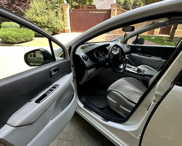 Білий Пежо 3008, об'ємом двигуна 2 л та пробігом 283 тис. км за 13200 $, фото 12 на Automoto.ua