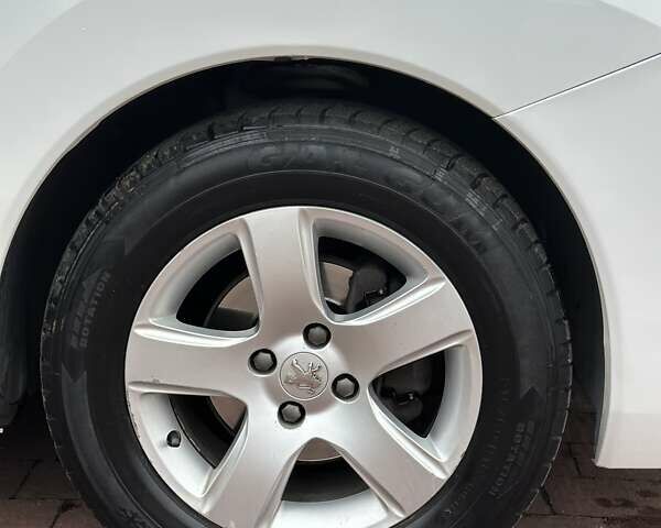 Белый Пежо 3008, объемом двигателя 1.6 л и пробегом 185 тыс. км за 12350 $, фото 16 на Automoto.ua