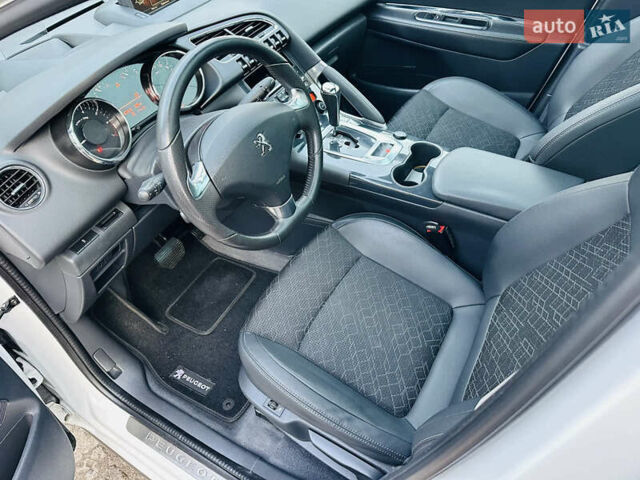 Белый Пежо 3008, объемом двигателя 1.6 л и пробегом 100 тыс. км за 11999 $, фото 10 на Automoto.ua