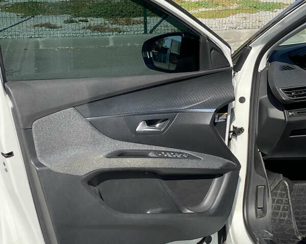 Белый Пежо 3008, объемом двигателя 2 л и пробегом 74 тыс. км за 24500 $, фото 9 на Automoto.ua