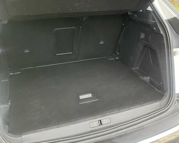 Белый Пежо 3008, объемом двигателя 2 л и пробегом 104 тыс. км за 22000 $, фото 8 на Automoto.ua