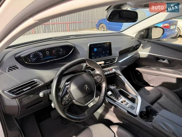 Белый Пежо 3008, объемом двигателя 2 л и пробегом 59 тыс. км за 24700 $, фото 5 на Automoto.ua