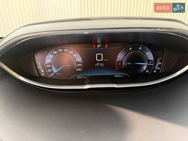 Белый Пежо 3008, объемом двигателя 2 л и пробегом 59 тыс. км за 24700 $, фото 4 на Automoto.ua