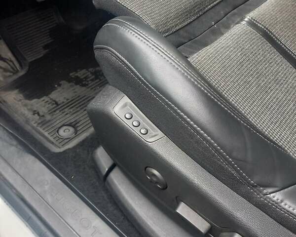 Белый Пежо 3008, объемом двигателя 2 л и пробегом 142 тыс. км за 25500 $, фото 14 на Automoto.ua