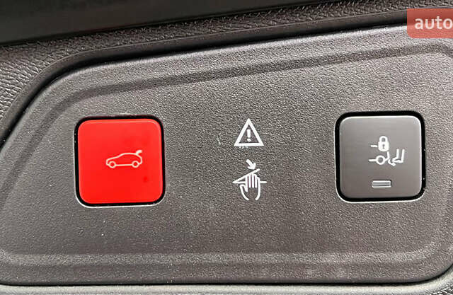 Белый Пежо 3008, объемом двигателя 1.5 л и пробегом 144 тыс. км за 20950 $, фото 34 на Automoto.ua