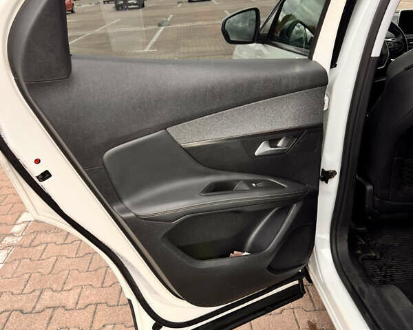 Белый Пежо 3008, объемом двигателя 2 л и пробегом 91 тыс. км за 25000 $, фото 9 на Automoto.ua