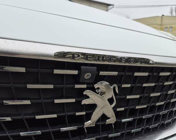 Белый Пежо 3008, объемом двигателя 2 л и пробегом 204 тыс. км за 23600 $, фото 12 на Automoto.ua