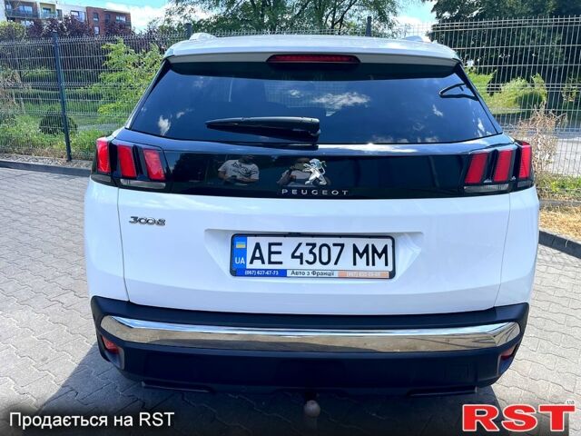 Белый Пежо 3008, объемом двигателя 1.5 л и пробегом 135 тыс. км за 20000 $, фото 4 на Automoto.ua