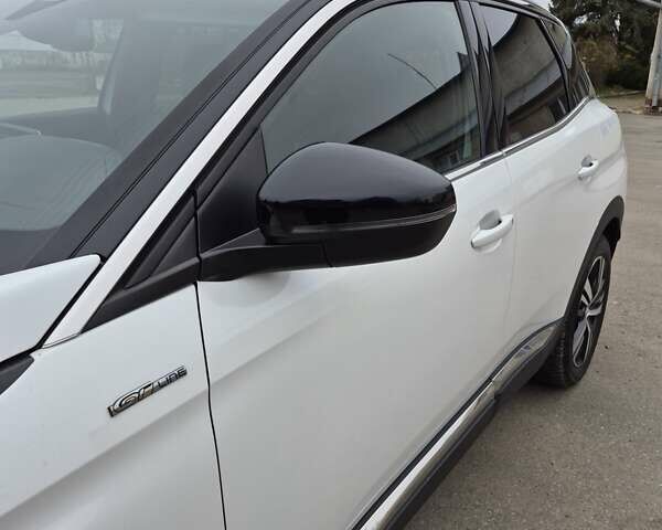 Белый Пежо 3008, объемом двигателя 2 л и пробегом 204 тыс. км за 23600 $, фото 1 на Automoto.ua