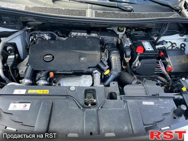 Белый Пежо 3008, объемом двигателя 1.5 л и пробегом 135 тыс. км за 20000 $, фото 6 на Automoto.ua