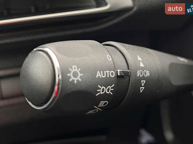 Белый Пежо 3008, объемом двигателя 1.5 л и пробегом 144 тыс. км за 20950 $, фото 18 на Automoto.ua