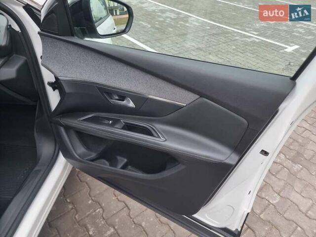 Белый Пежо 3008, объемом двигателя 2 л и пробегом 200 тыс. км за 20500 $, фото 19 на Automoto.ua