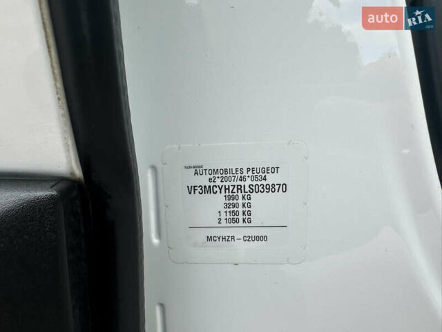 Белый Пежо 3008, объемом двигателя 1.5 л и пробегом 169 тыс. км за 19850 $, фото 32 на Automoto.ua