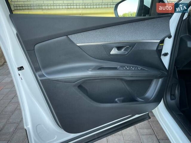 Белый Пежо 3008, объемом двигателя 1.5 л и пробегом 178 тыс. км за 21300 $, фото 47 на Automoto.ua