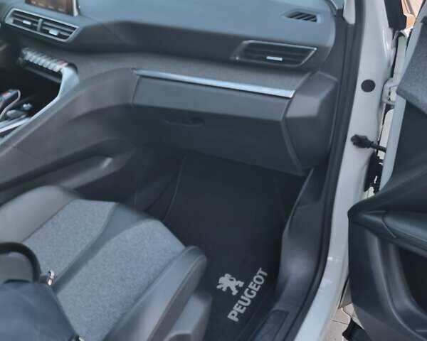 Белый Пежо 3008, объемом двигателя 1.6 л и пробегом 191 тыс. км за 19900 $, фото 42 на Automoto.ua