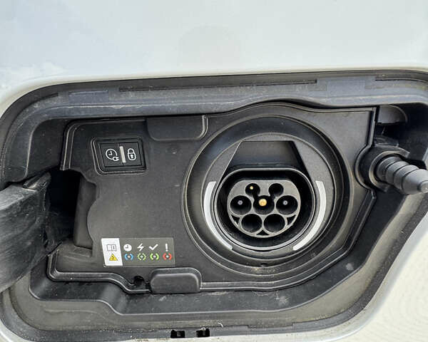 Белый Пежо 3008, объемом двигателя 1.6 л и пробегом 84 тыс. км за 24300 $, фото 21 на Automoto.ua