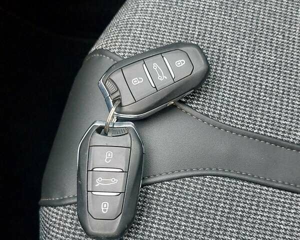 Білий Пежо 3008, об'ємом двигуна 1.5 л та пробігом 155 тис. км за 20750 $, фото 61 на Automoto.ua