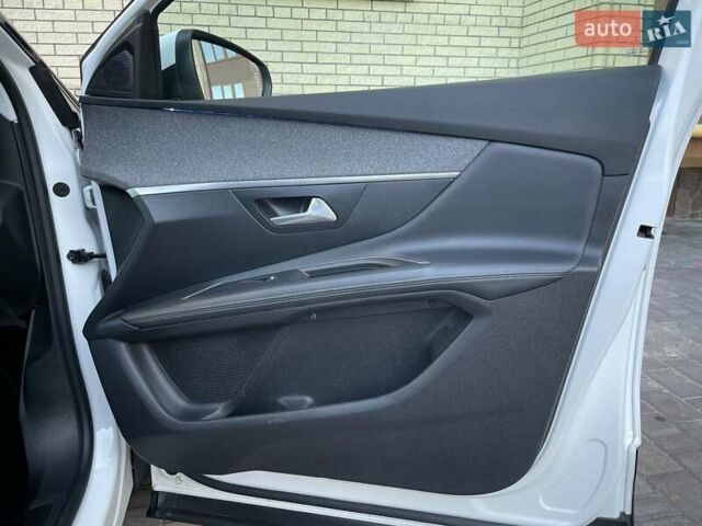 Белый Пежо 3008, объемом двигателя 1.5 л и пробегом 178 тыс. км за 21300 $, фото 65 на Automoto.ua