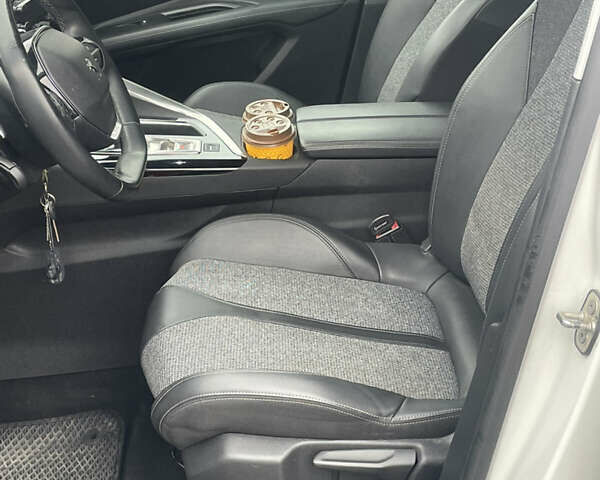Білий Пежо 3008, об'ємом двигуна 2 л та пробігом 81 тис. км за 24900 $, фото 12 на Automoto.ua