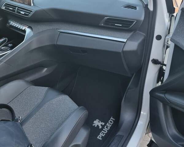 Белый Пежо 3008, объемом двигателя 1.6 л и пробегом 191 тыс. км за 19900 $, фото 41 на Automoto.ua