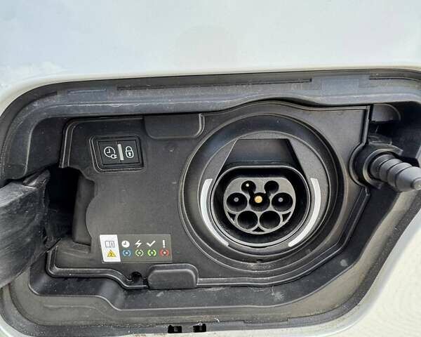 Білий Пежо 3008, об'ємом двигуна 1.6 л та пробігом 56 тис. км за 24500 $, фото 18 на Automoto.ua