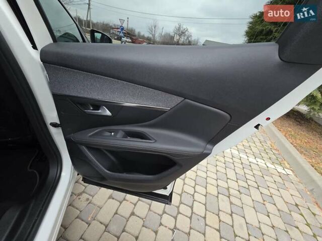 Белый Пежо 3008, объемом двигателя 1.5 л и пробегом 162 тыс. км за 21750 $, фото 66 на Automoto.ua